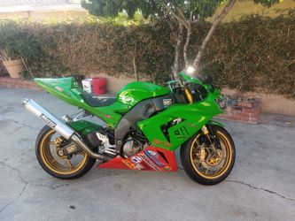 2005 KAWASAKI ZX10R WIDOWMAKER Track Bike. for Sale in Long Beach