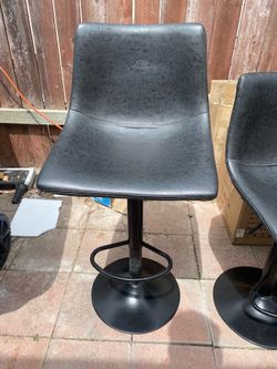 4 black barstools