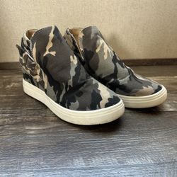 Camouflage Canvas Slip-On Shoes