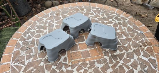 Plastic reptile hides