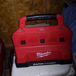 Milwaukee Rapid Charger 
