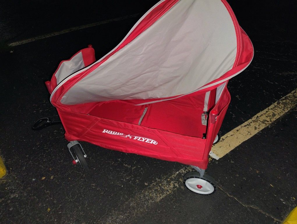 Radio Flyer Collapsible Wagon With Canopy
