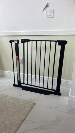 Baby safety gate