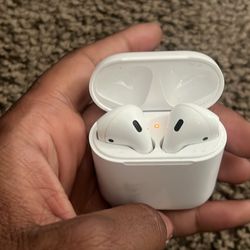 Air Pods (2nd Gen) Used In Good Condition