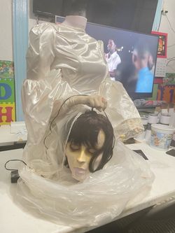 Halloween Lifesize Gemmy Headless Bride Animatronic