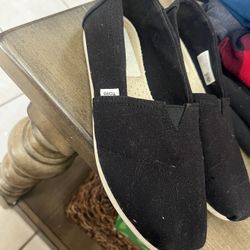 Almost New Toms Shoes 