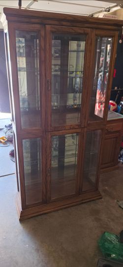 VINTAGE SOLID OAK LIGHTED CURIO CABINET