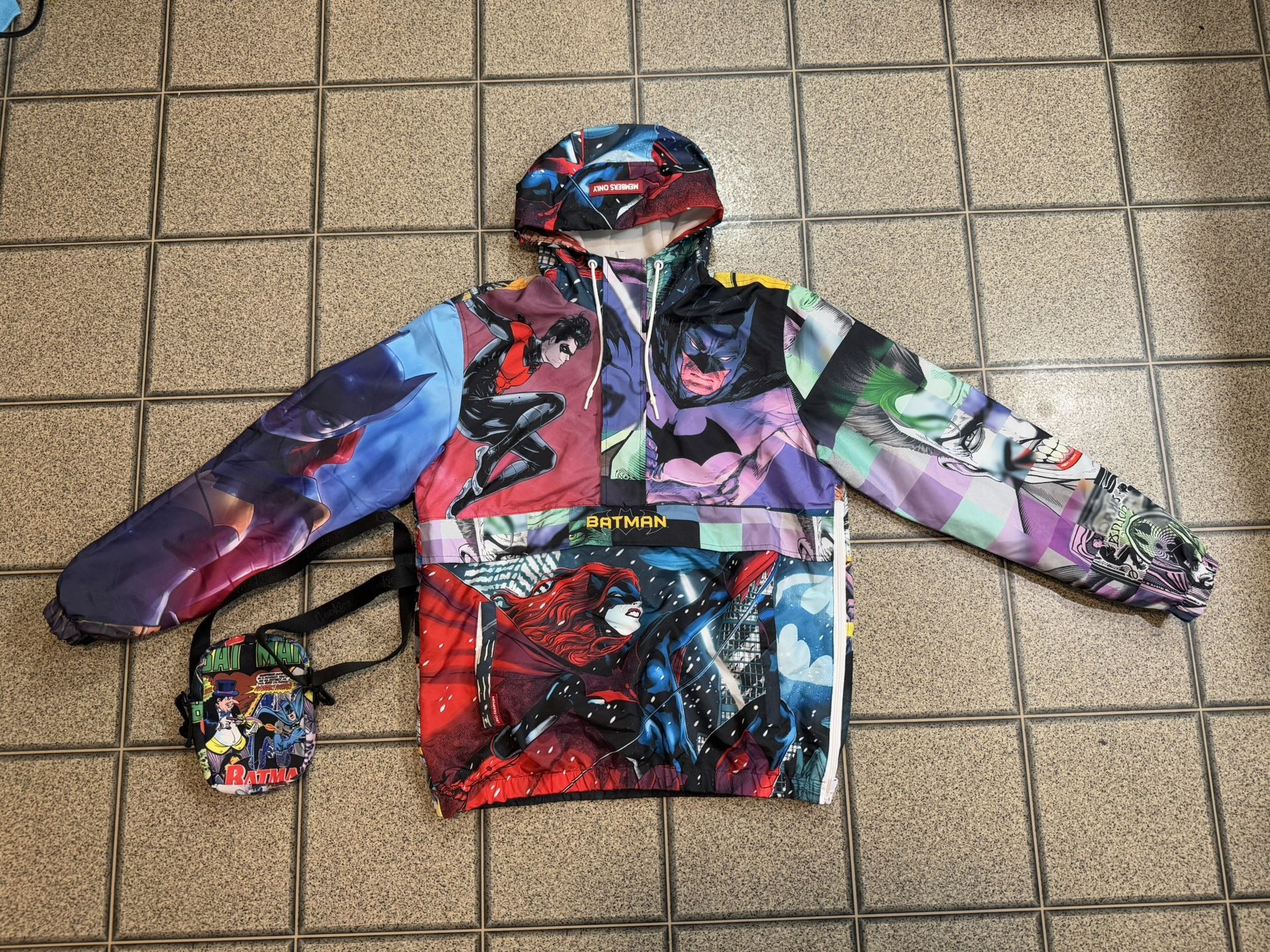 Batman Joker Harley Quinn Jacket Sz Medium And Cookies Crossover Bag