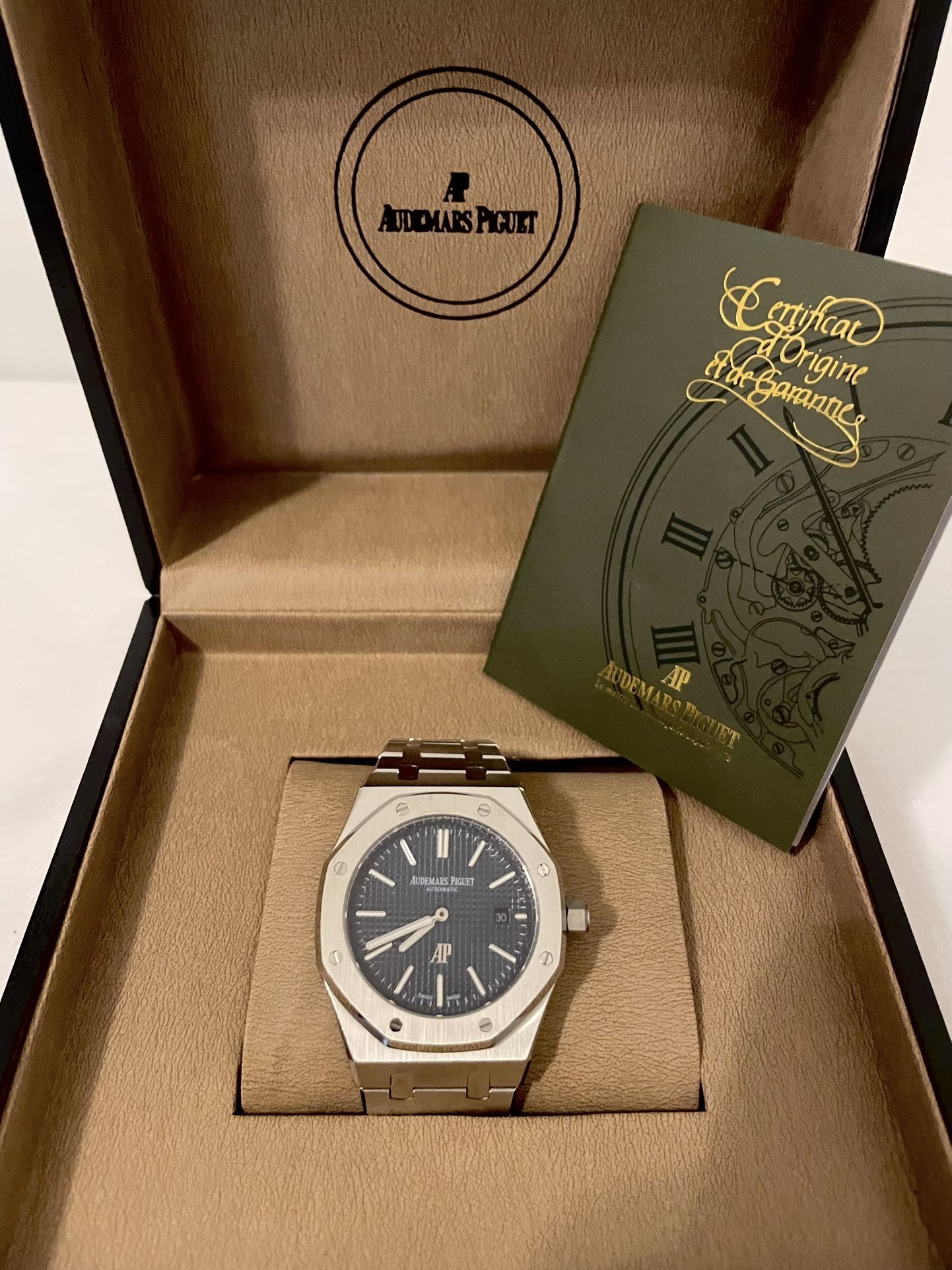 Beautiful BRAND NEW Watch,All Products : American Fashion Style Bags On Sale