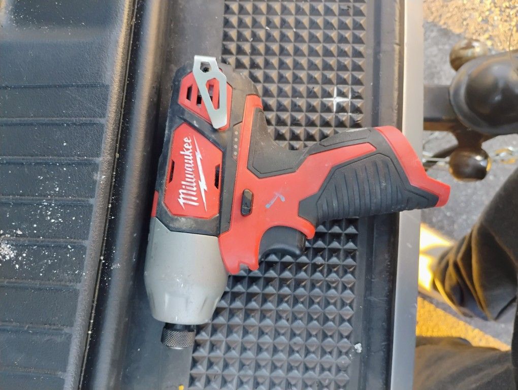 Milwaukee M12 Impact