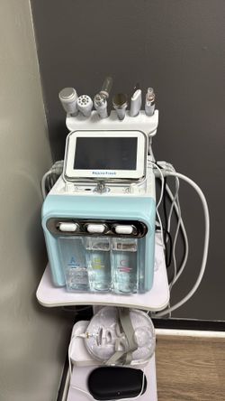 Hydra Dermabrasion Machine – Like New Only used for one month, just opened. I was renting a space and am now relocating, so I no longer need it. Origi