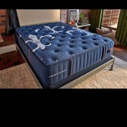 Queen Size Stearns & Foster Lux Estate 
