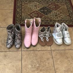 Girls Shoes  Used Please Read The Description 