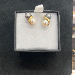 White/black Pearl Ear Rings 