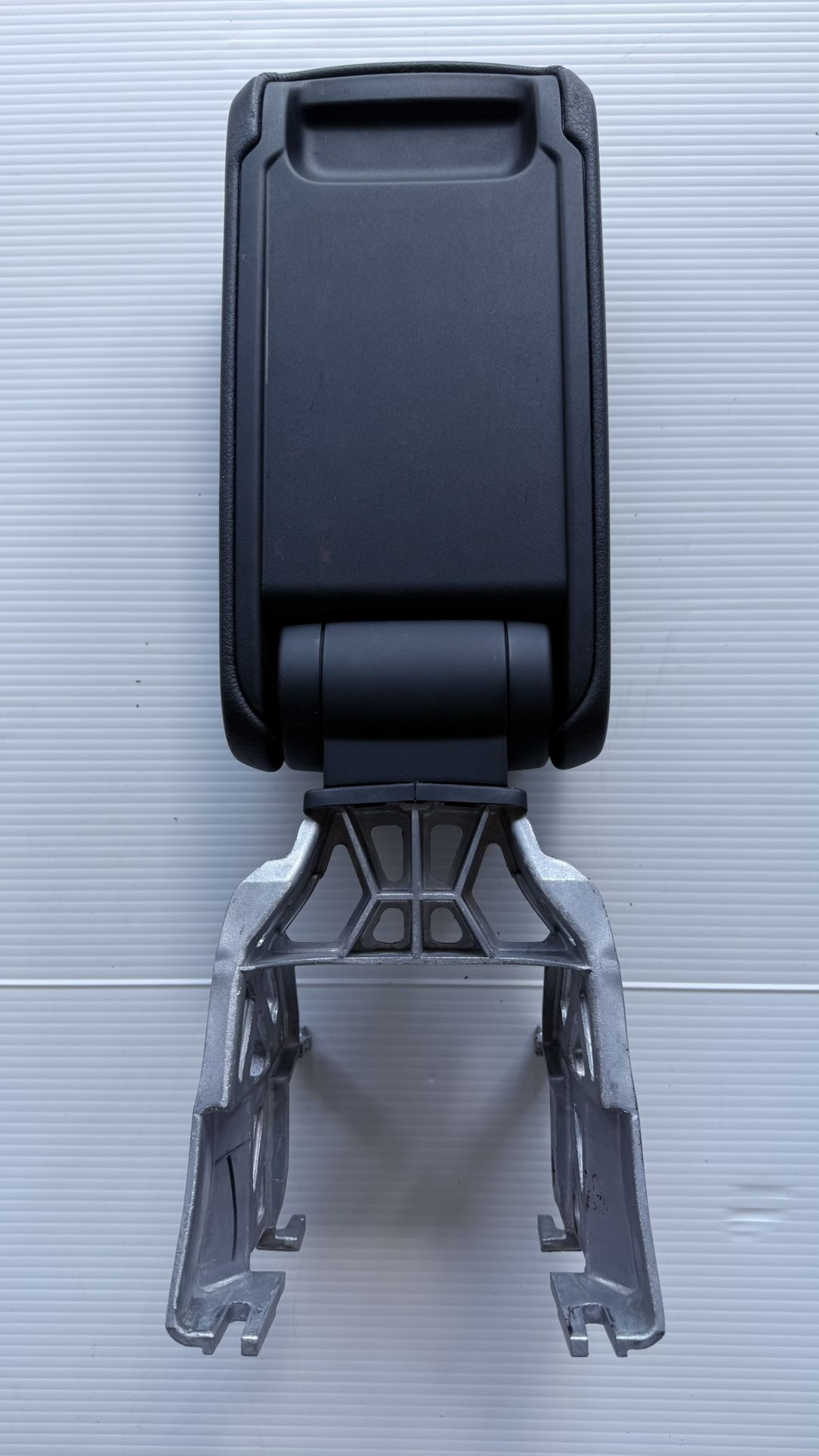 Audi A3, S3sRS3 Arm Rest