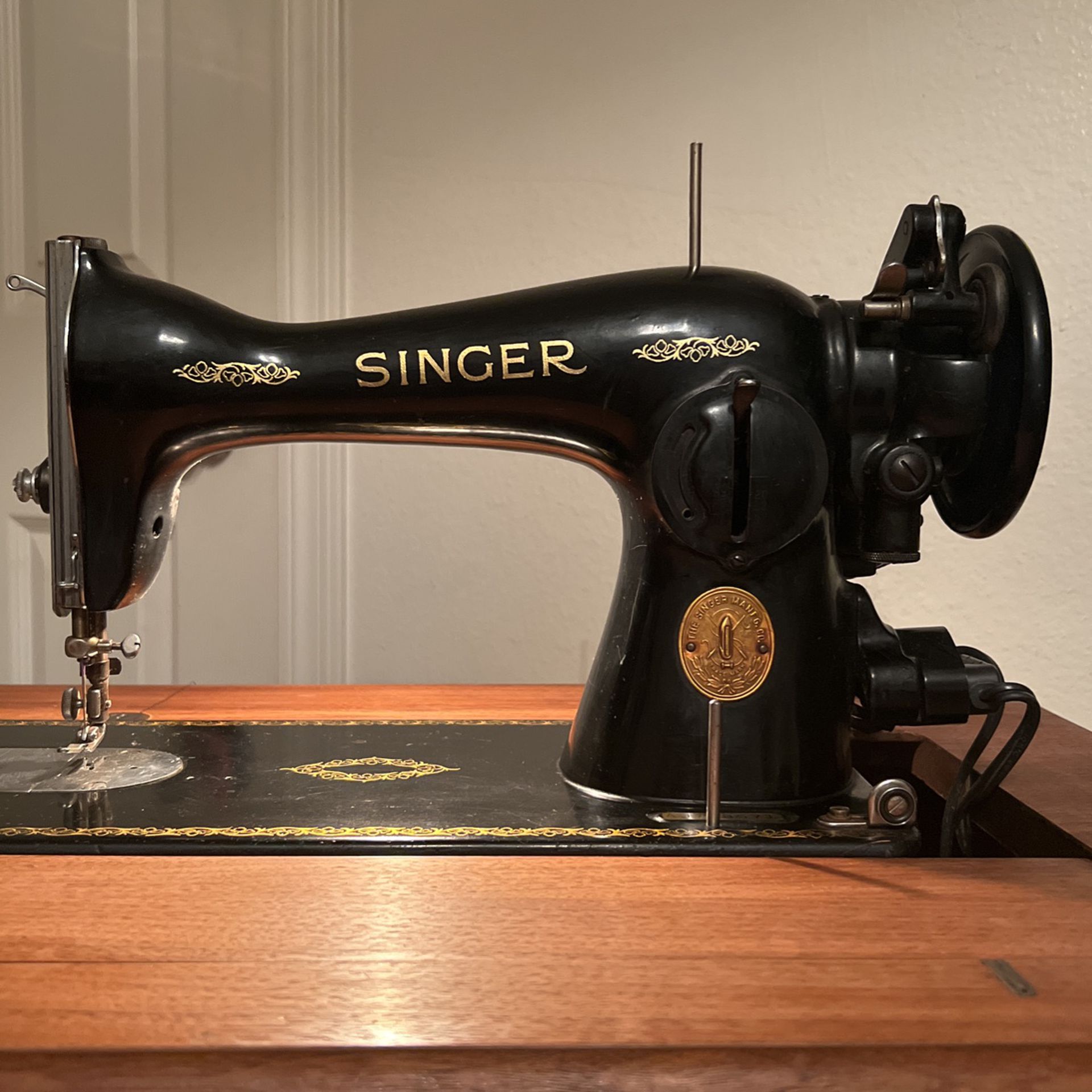 Working Beautiful Vintage, Singer Sewing Machine