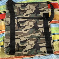 Aka sports camo tote bag
