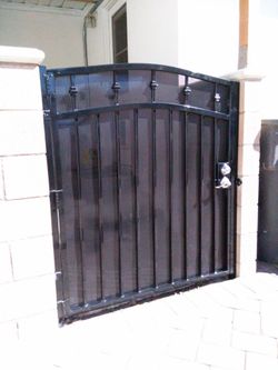 Side gates