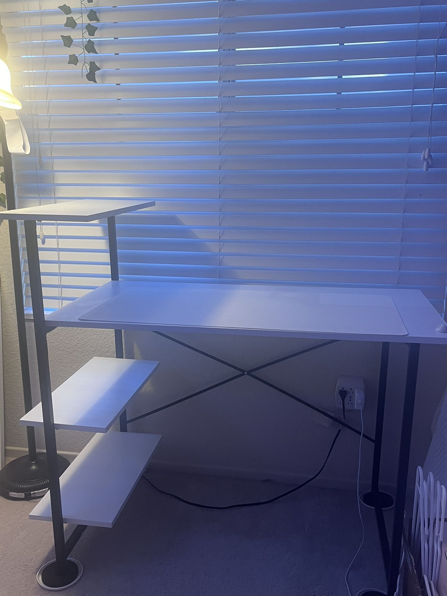 White Desk 