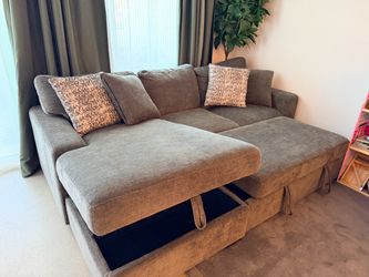 Jeromes Sectional