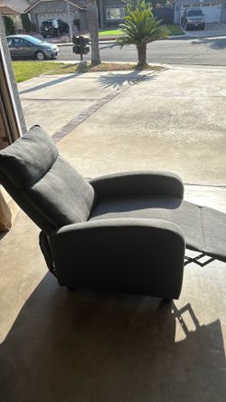 Grey recliner in good working condition