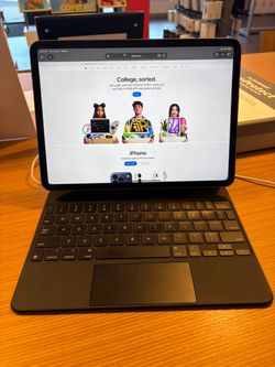 iPad Pro 11” Cellular 256GB with Apple Magic Keyboard