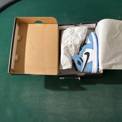 Air Jordan 1 Retro University Blue 