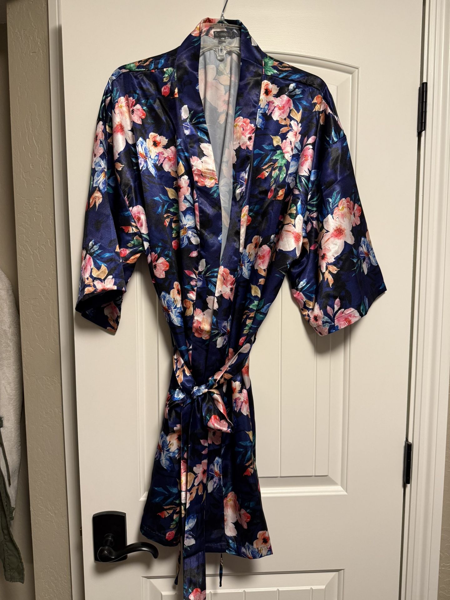 BRAND NEW Floral Satin Robe