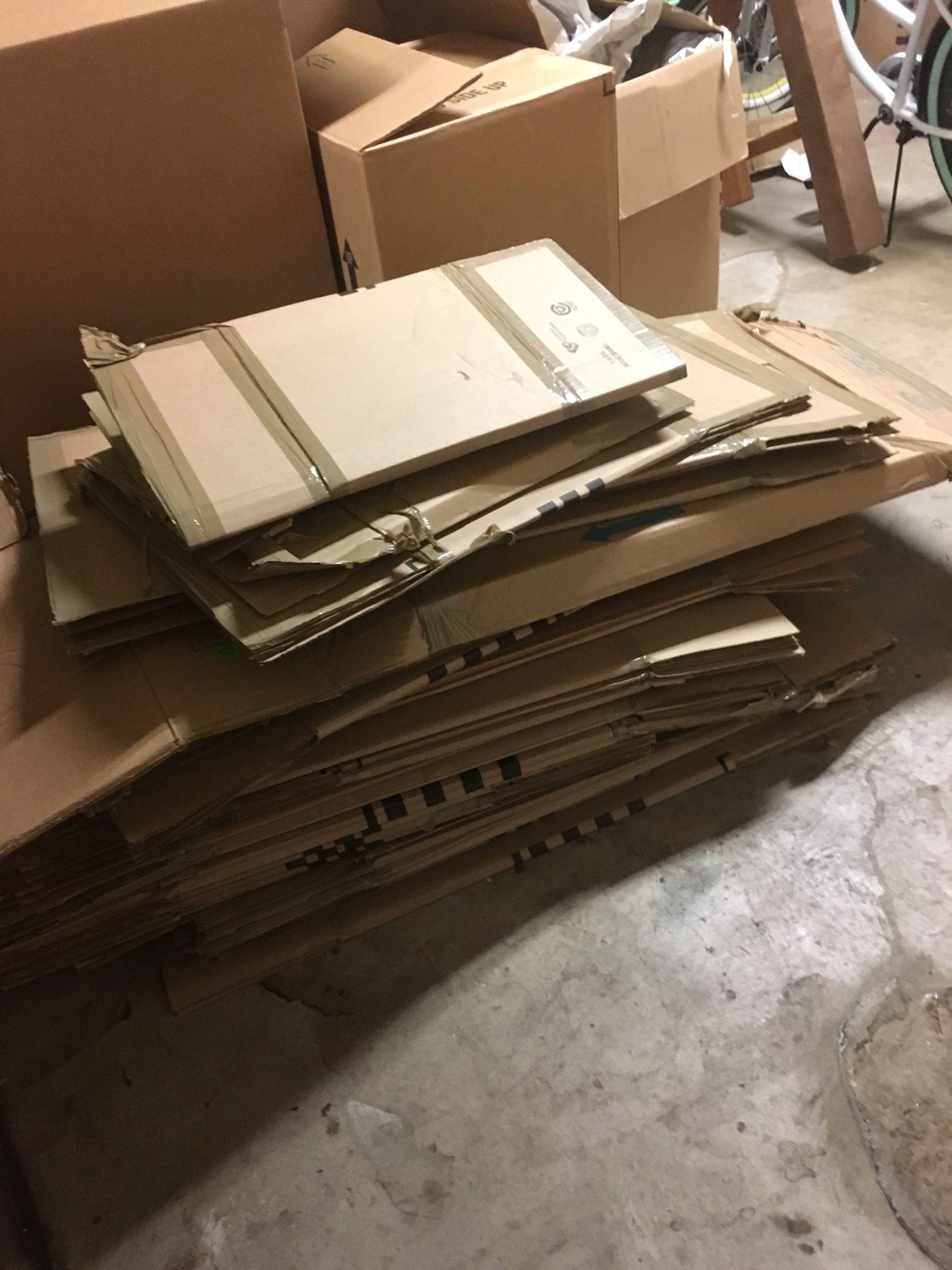 Tons of nice moving boxes (75% broken down) Medium-Large size 50+ total