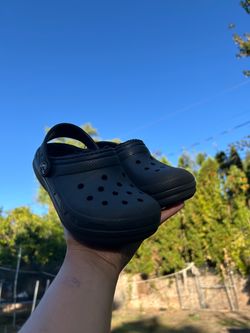 Kids crocs size 11c