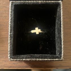 0.7grams soild sterling silver 925 Ross Ring 