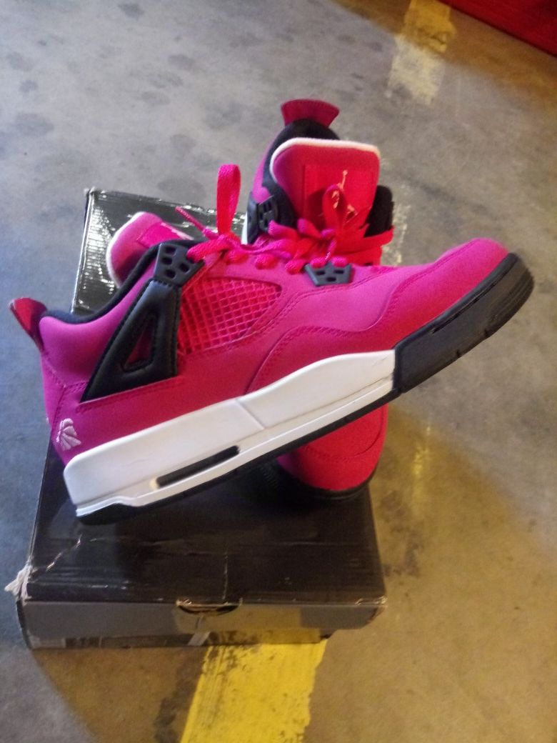 Jordan air 3 retro gs size 7 Y .only used 2 times