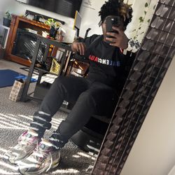 On body look of BALENCIAGA paris tee size medium 