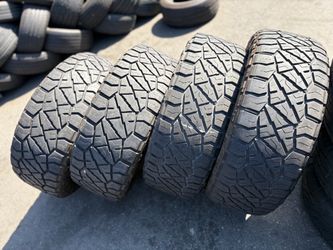 285/70/18 Nitto Set de Tires con 80% de vida las 4
