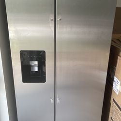 Whirlpool Refrigerator (NEW) (WRS321SDHZ)