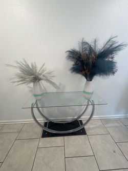 2 Decorative Vases