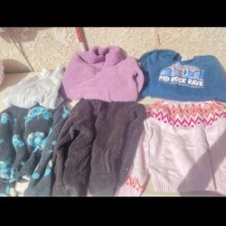 Suéteres para niñas  $5 cada uno Gris 14/16 Azul 12 Negro 14/16 Morado xs Rosita 10/12 Scva small