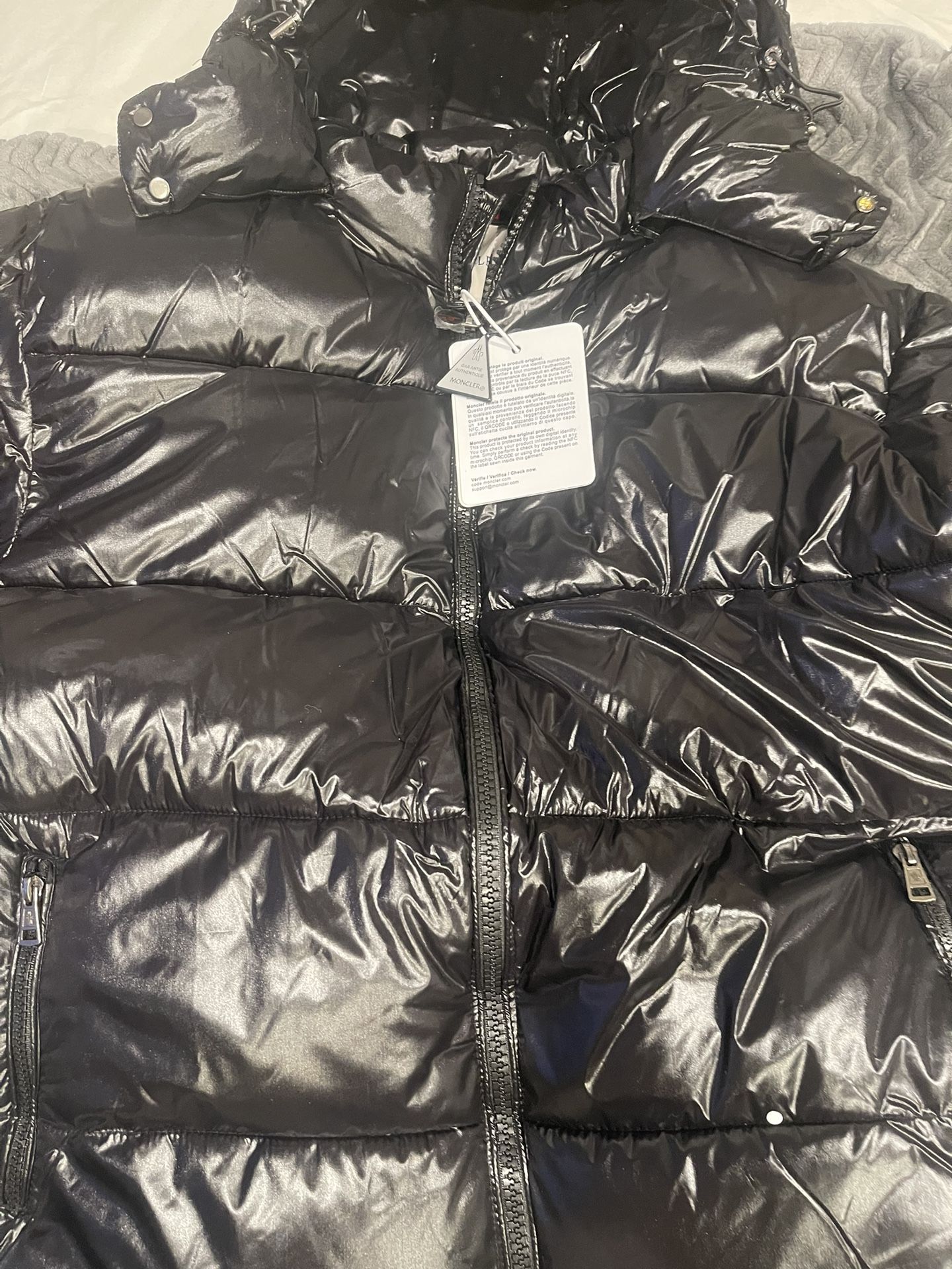 Brand New Moncler Maya Puffer (working NFC tag )