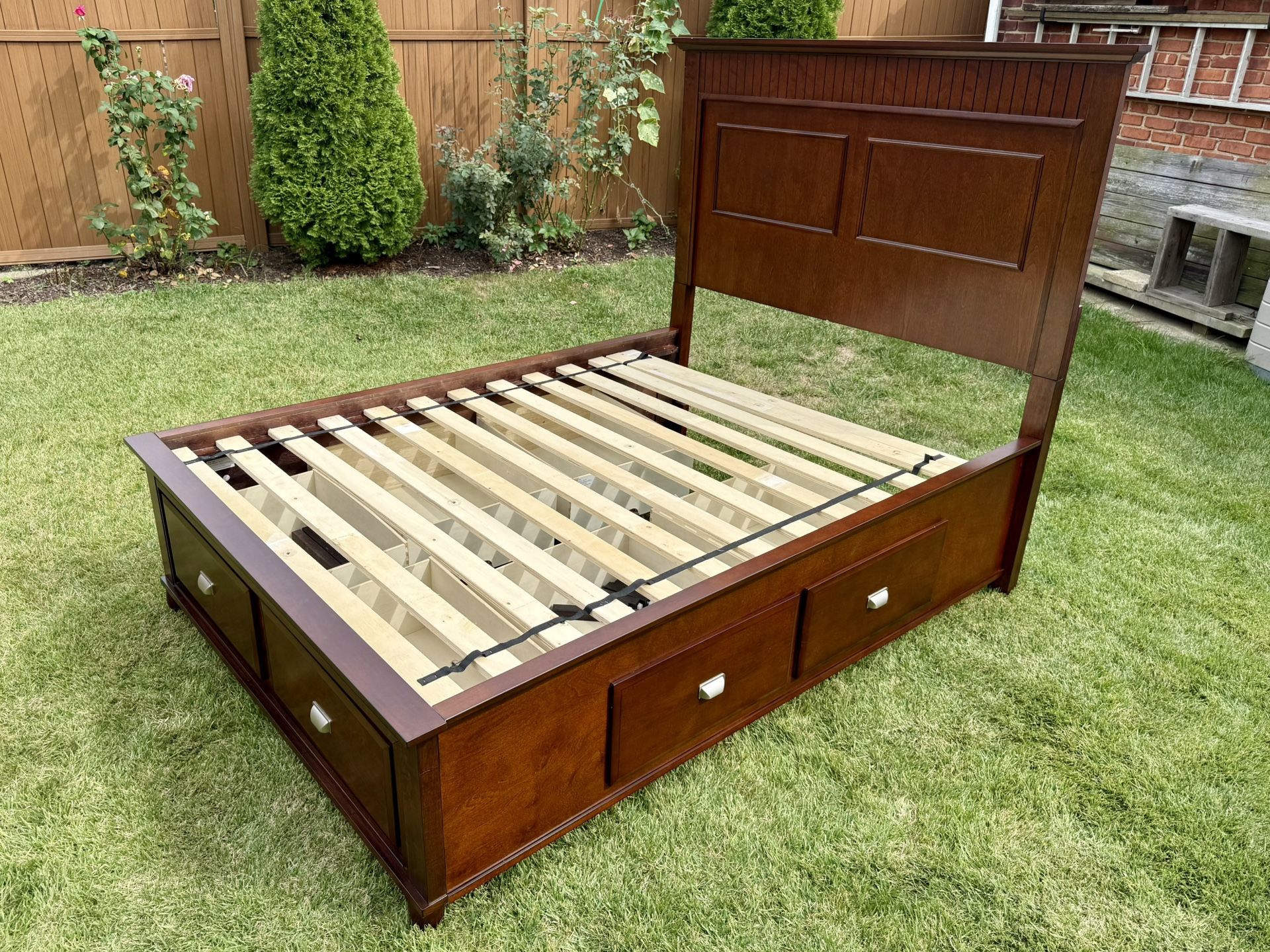 Full Size Storage Bed Frame – Solid Wood, 6 Drawers, Like New
