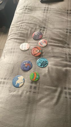 Roughly 1000 Metal Pins Assorted 