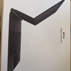 Apple Magic Keyboard  iPad Pro 