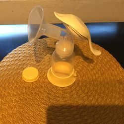 Manual pump to express milk