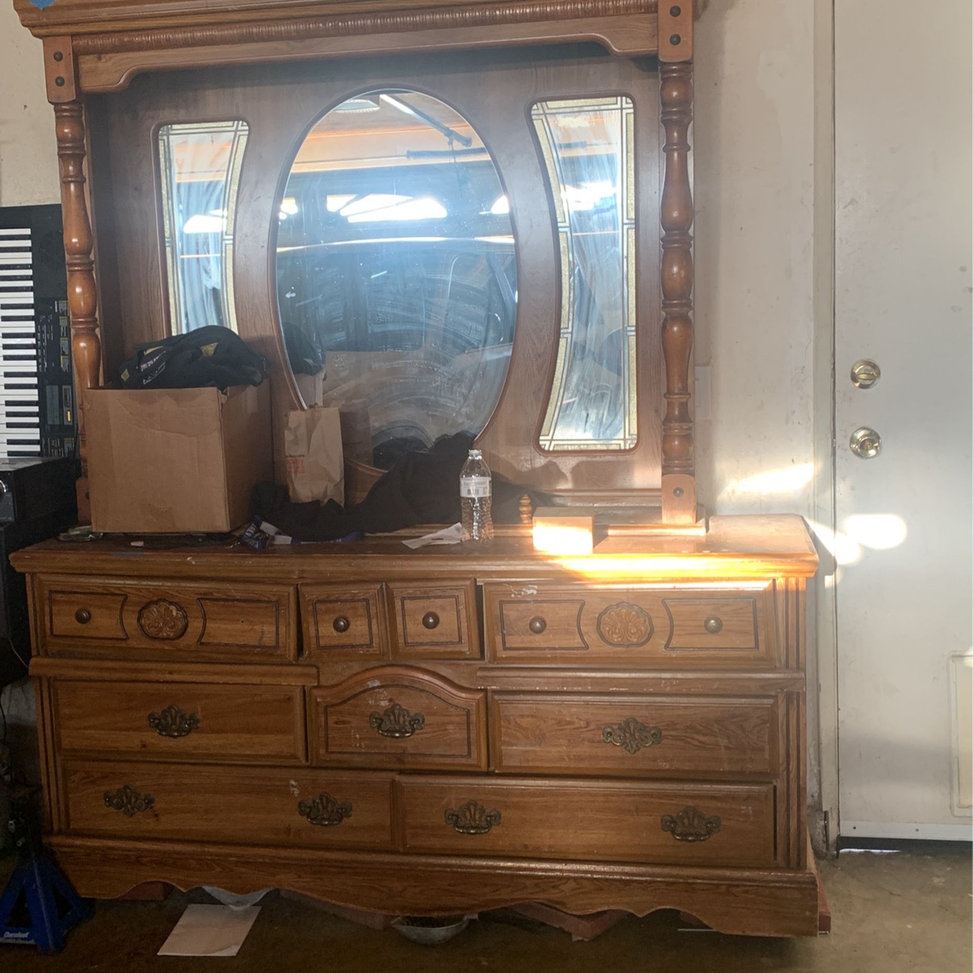 Dresser With Mirror 