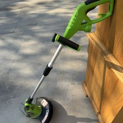 Weed Wacker/ String Trimmer