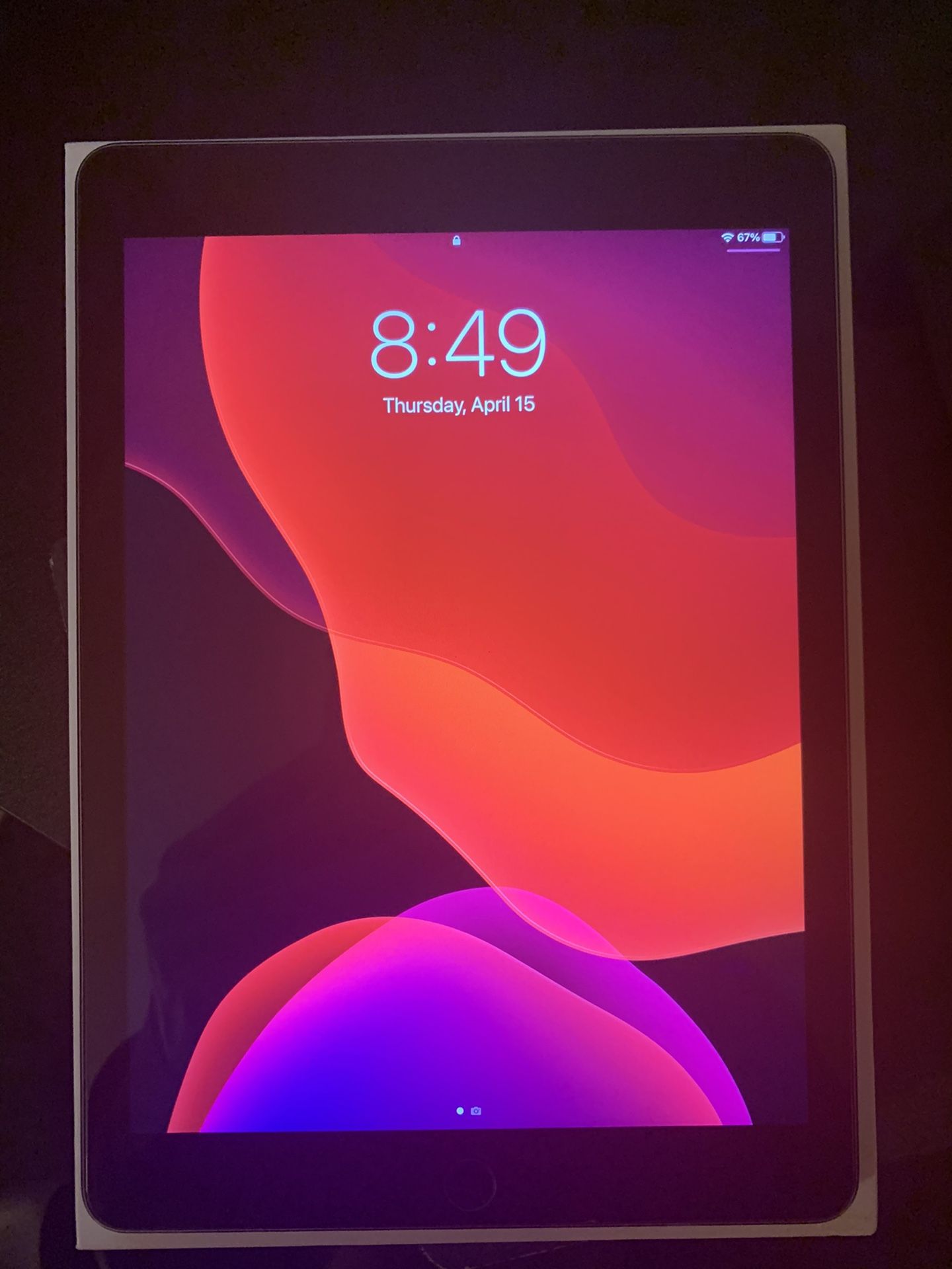 Ipad air 2 128 GB W/ otter box case