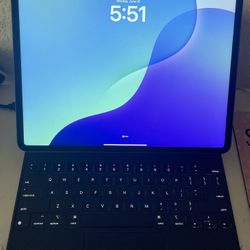 BUNDLE! M1 iPad Pro 12.9”  -  Magic Keyboard  -  Apple Pencil 2.  256GB, 5G, miniLED, No Flaws!