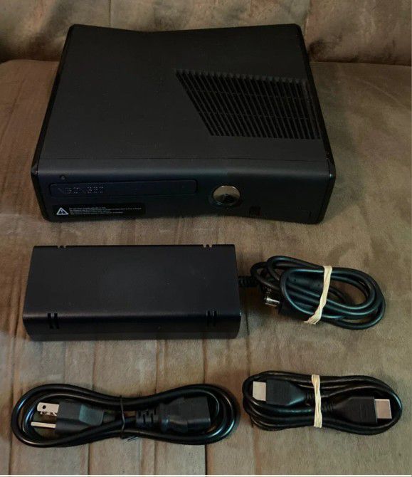 Official Microsoft Xbox 360 S Black  Console & Wires! ~ Works Great! 