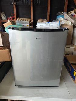 Amana 2.7 cu ft Compact Refrigerator