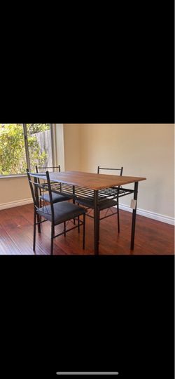 Dining Table and Chair Set