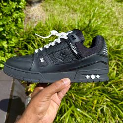 Men Size 10 LV Trainers (No Box)